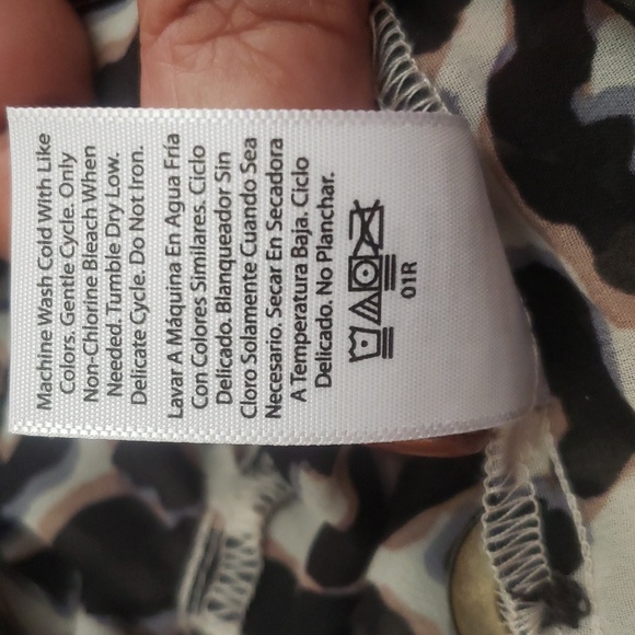 Animal Print Buttoned Blouse w/ under shell - Picture 7 of 8